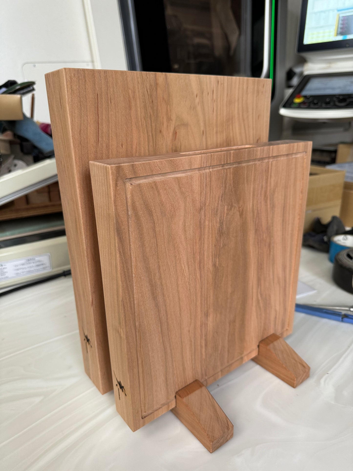 Reservation HINOKI Cutting board with grooves and handle(Japanese Cypress)