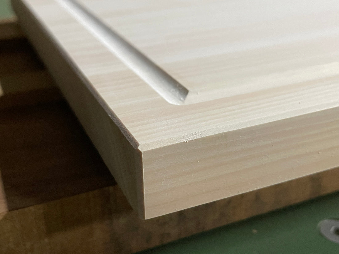 Groove processing and edge shape like the photo can also be customized. The most frequently ordered product from overseas is the cypress cutting board. Most of them are custom orders, and cypress is the most common, and ginkgo and magnolia trees are sold.
