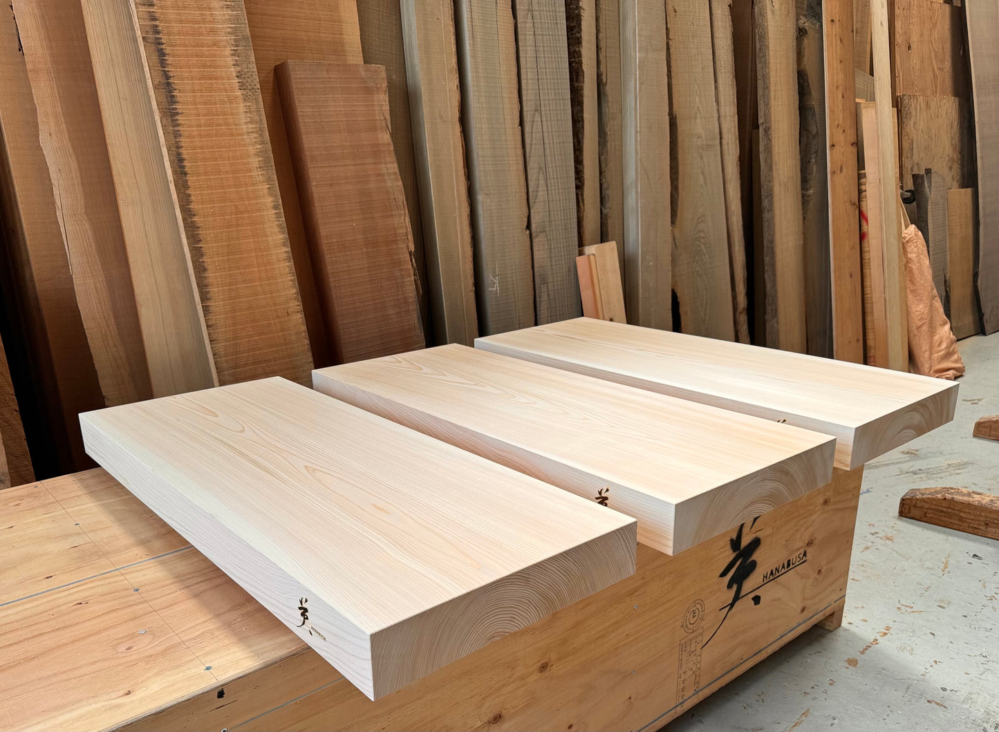 Reserved HINOKI Cutting board ２ pieces with stands 4 pieces